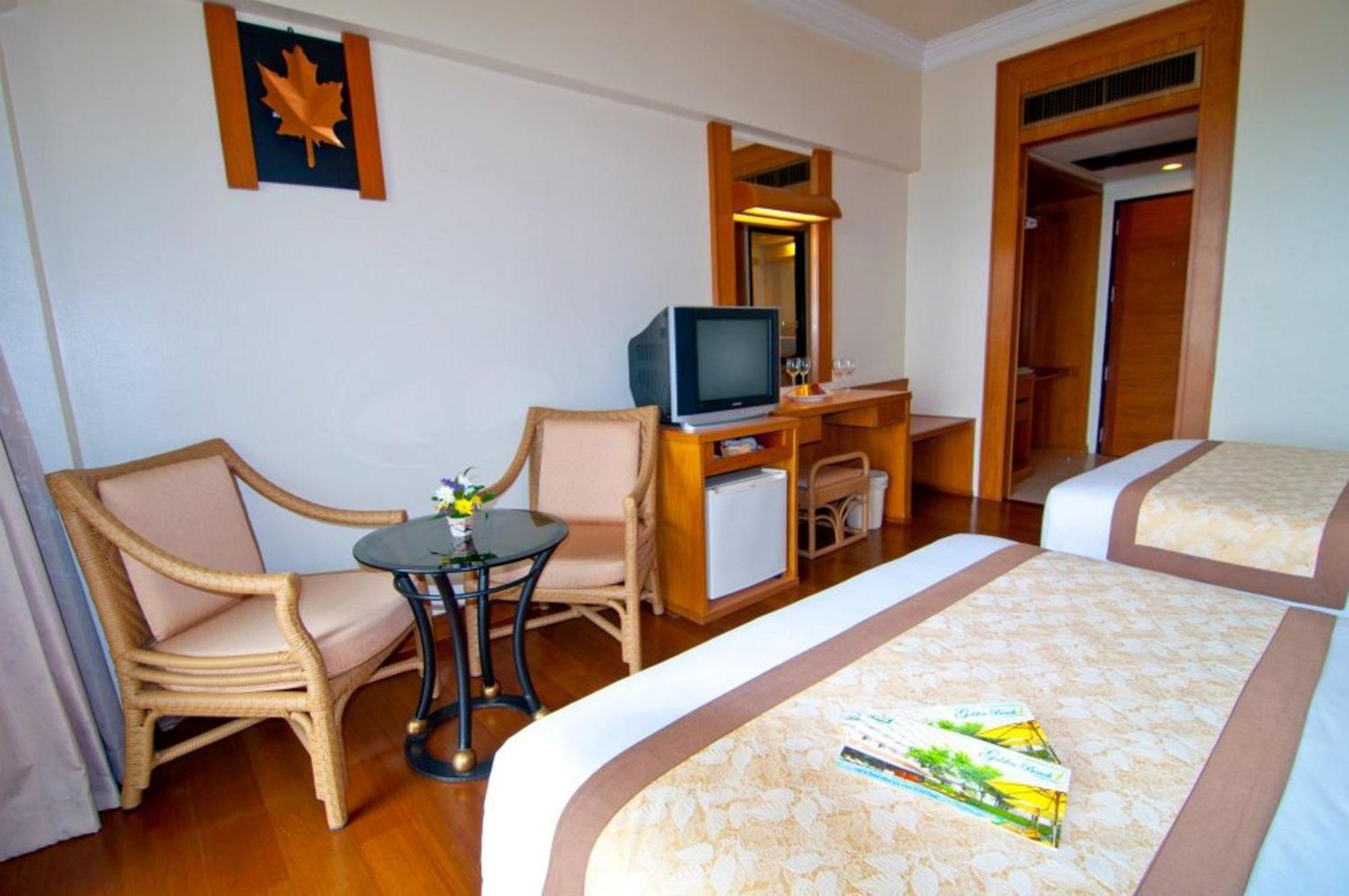 Golden Beach Hotel Паттая Екстер'єр фото