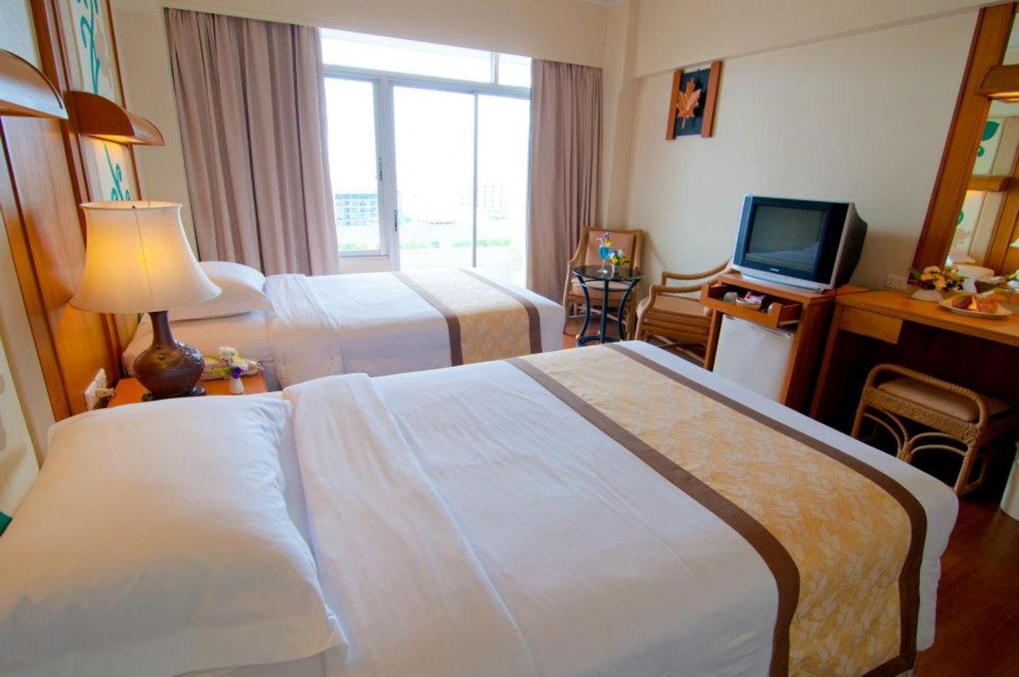 Golden Beach Hotel Паттая Екстер'єр фото