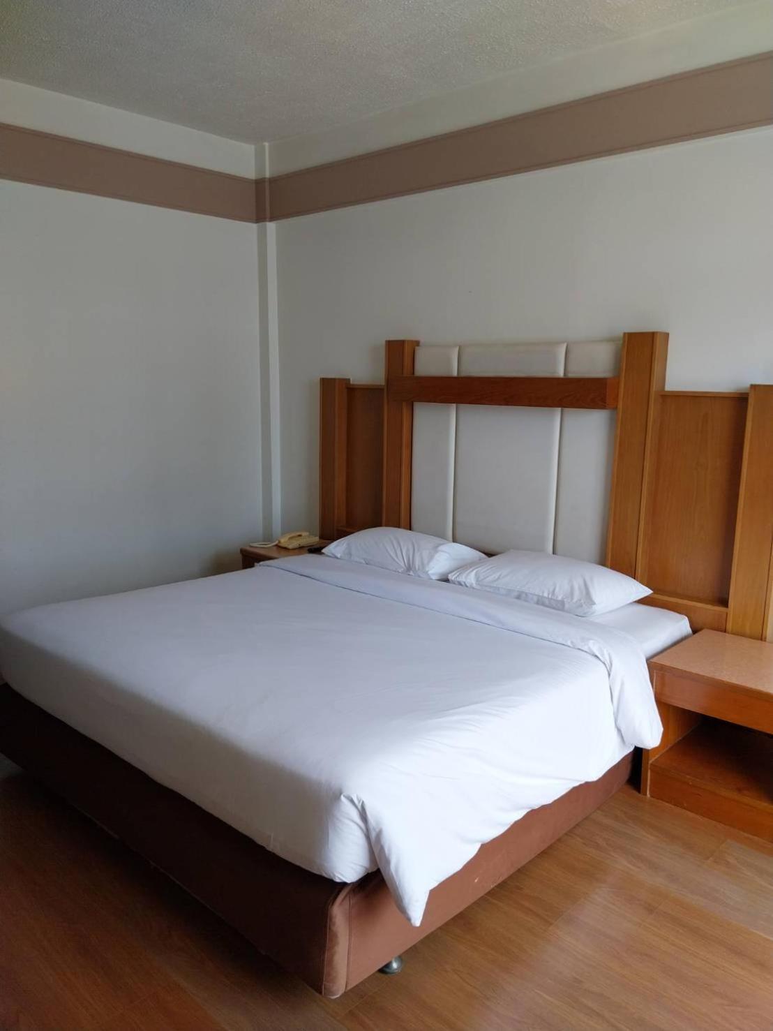 Golden Beach Hotel Паттая Екстер'єр фото