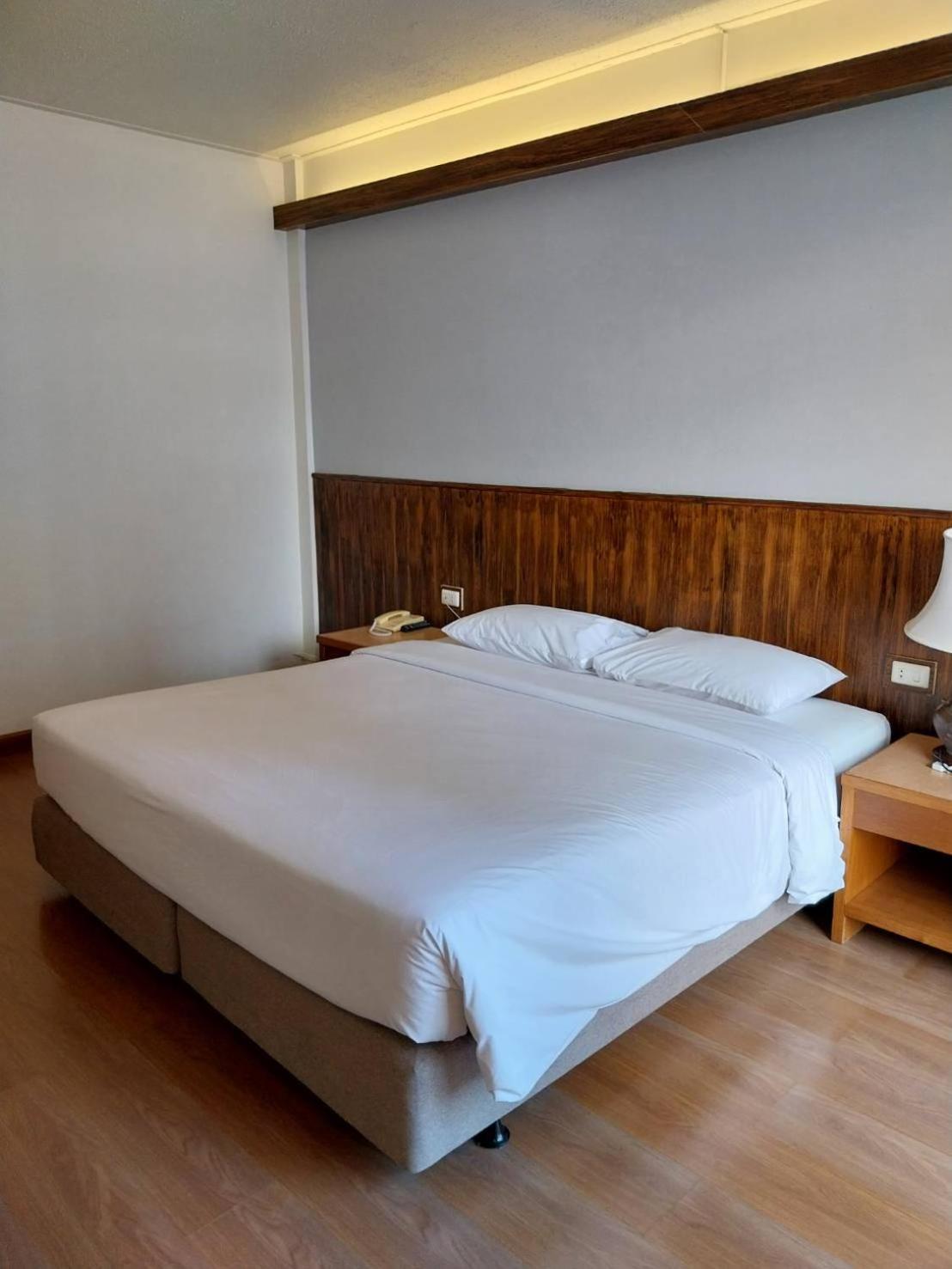 Golden Beach Hotel Паттая Екстер'єр фото