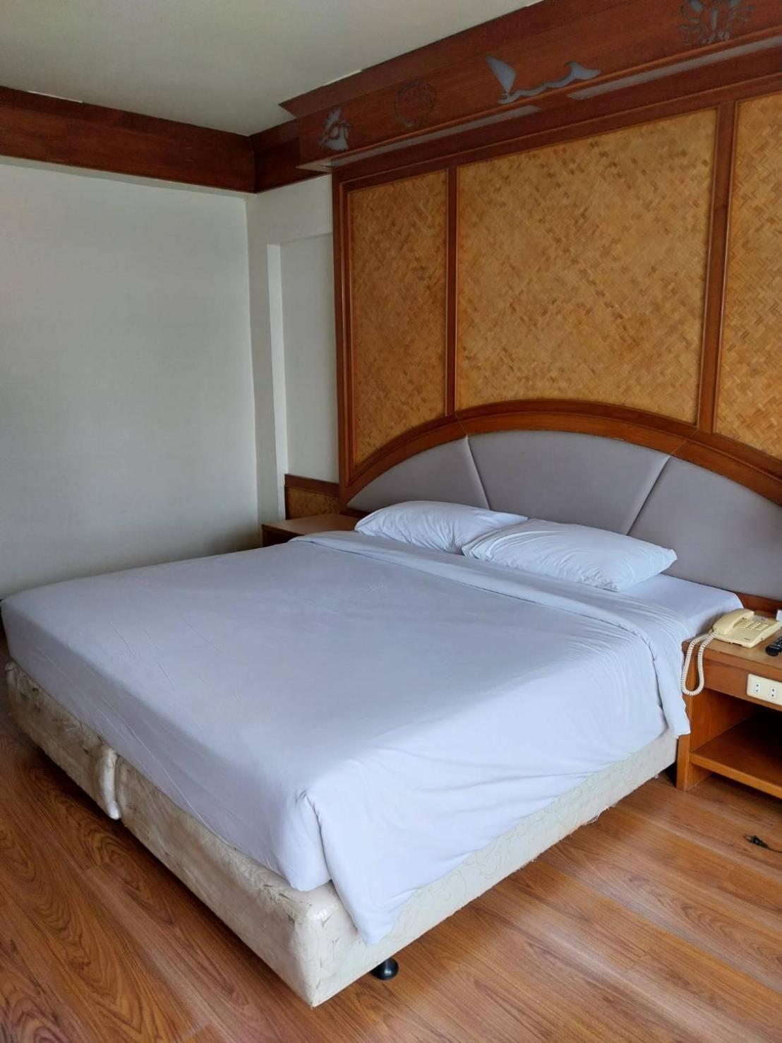 Golden Beach Hotel Паттая Екстер'єр фото