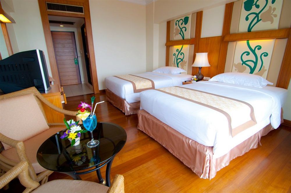 Golden Beach Hotel Паттая Екстер'єр фото